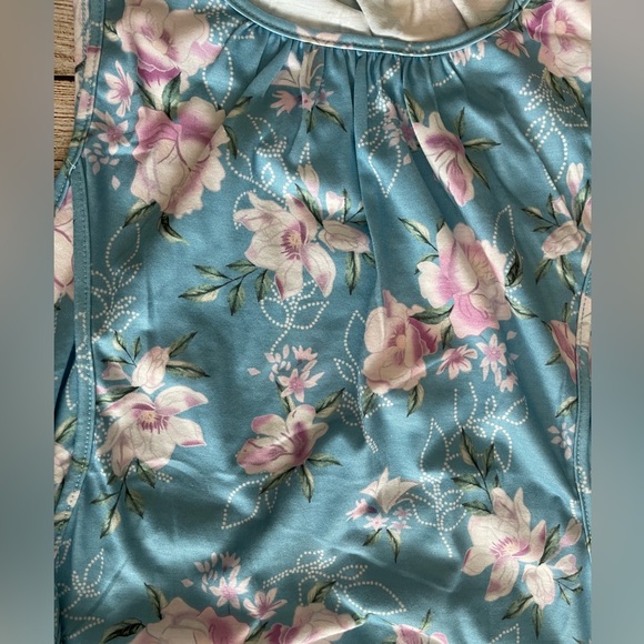Very gently used. Blue floral Women's Nursing Top. Size small. - Picture 4 of 7